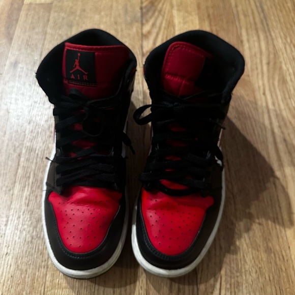 Air Jordan 1s Men Size 9. Great Condition. - Picture 5 of 7